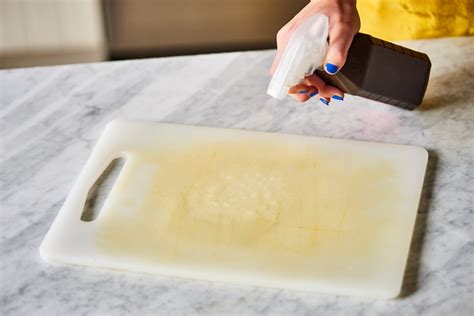 How to Remove Stains from Plastic Cutting Board: A Comprehensive Guide and the Curious Case of Kitchen Mysteries